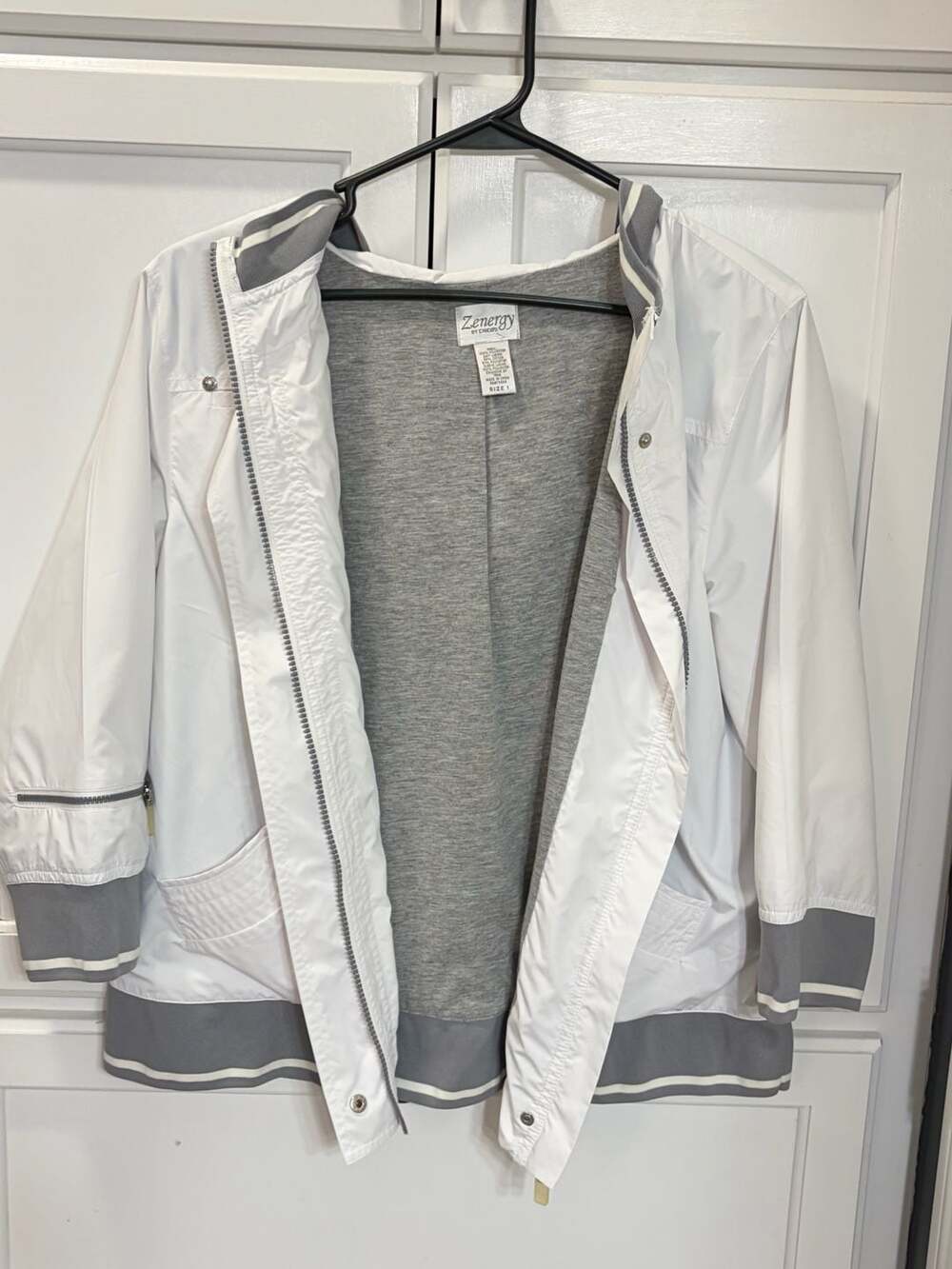 Zenergy by Chico's White Sporty 3/4 Sleeve Full Zip Windbreaker Jacket Hooded